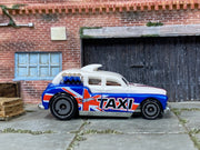 Loose Hot Wheels - Cockney Cab II - British White, Blue and Red — view 3