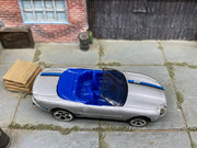 Loose Hot Wheels - Jaguare XK8 - Silver and Blue — view 2