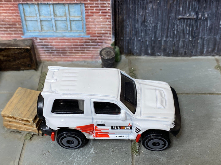 Loose Hot Wheels - Mitsubishi Pajero Evolution - White — view 2