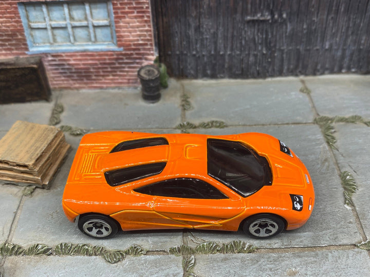 Loose Hot Wheels - McLaren F1 - Orange — view 2
