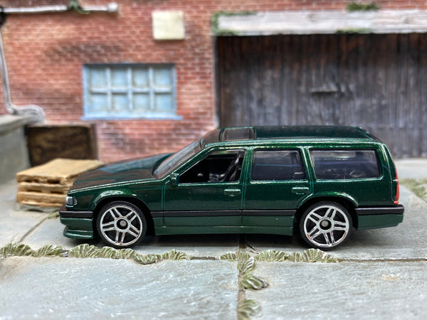 Loose Hot Wheels - Volvo 850 Estate - Dark Green