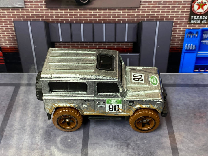 Loose Hot Wheels - Land Rover Defender 90 - ZAMAC Silver — view 2