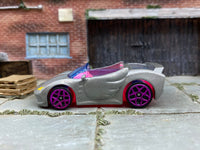 Loose Hot Wheels - Barbie Extra Toon'd - Silver and Pink — view 3