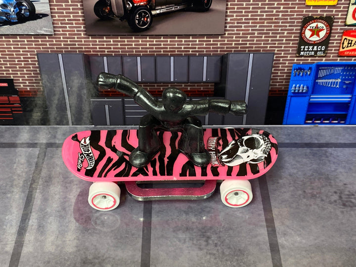 Loose Hot Wheels - Skate Grom - Pink and Black — view 2