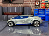 Loose Hot Wheels - 2002 Autonomy Concept - Blue and Silver — view 3