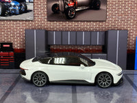 Loose Hot Wheels - DeLorean Alpha 5 - White