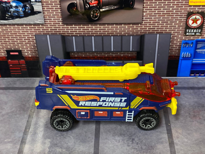 Loose Hot Wheels - Runway Res-Q - Blue, Red and Yellow First Response — view 2