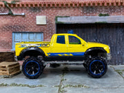 Loose Hot Wheels - 2010 Toyota Tundra Off Road 4x4 - Yellow and Blue — view 3