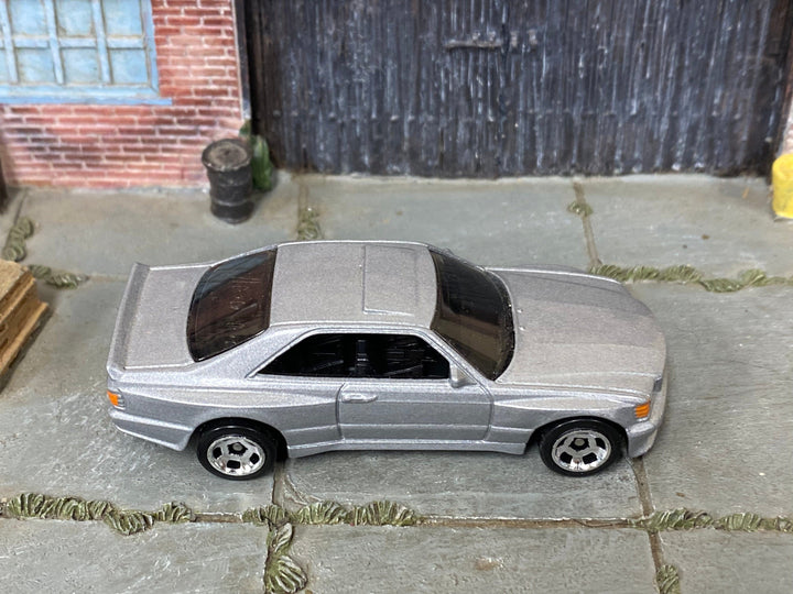 Loose Hot Wheels - Mercedes-Benz 560 SEC AMG - Silver — view 2