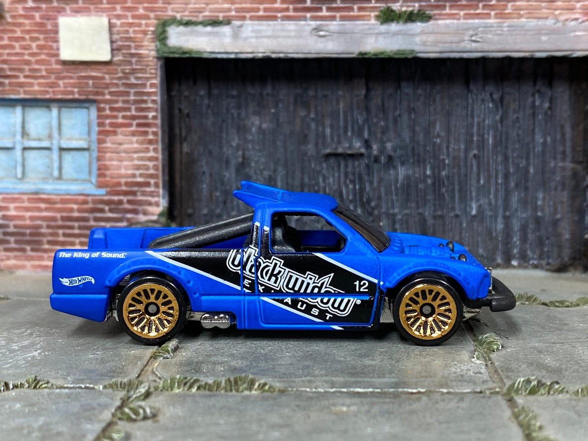 Loose Hot Wheels - Limited Grip Race Truck - Blue, Black and White