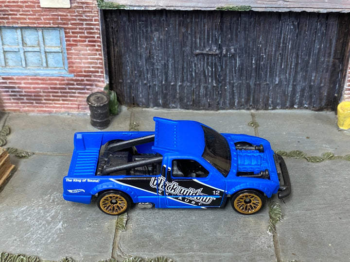 Loose Hot Wheels - Limited Grip Race Truck - Blue, Black and White — view 2