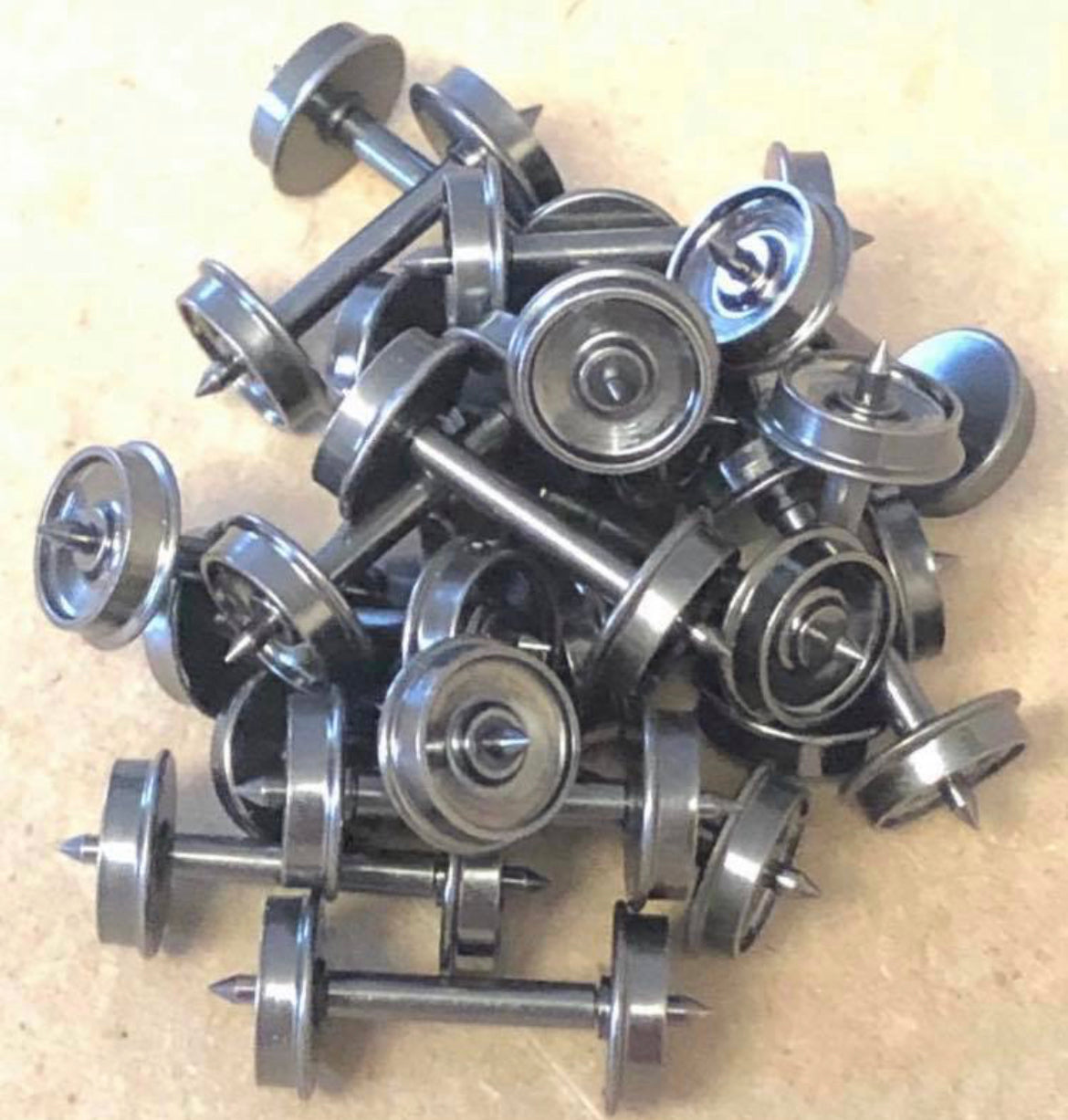 InterMountain 40056 HO 36-inch metal wheelsets, 100-axle bulk pack