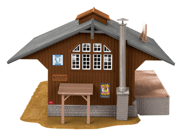 Lionel 2167030 HO warehouse kit assembled and decorated; scenery not included