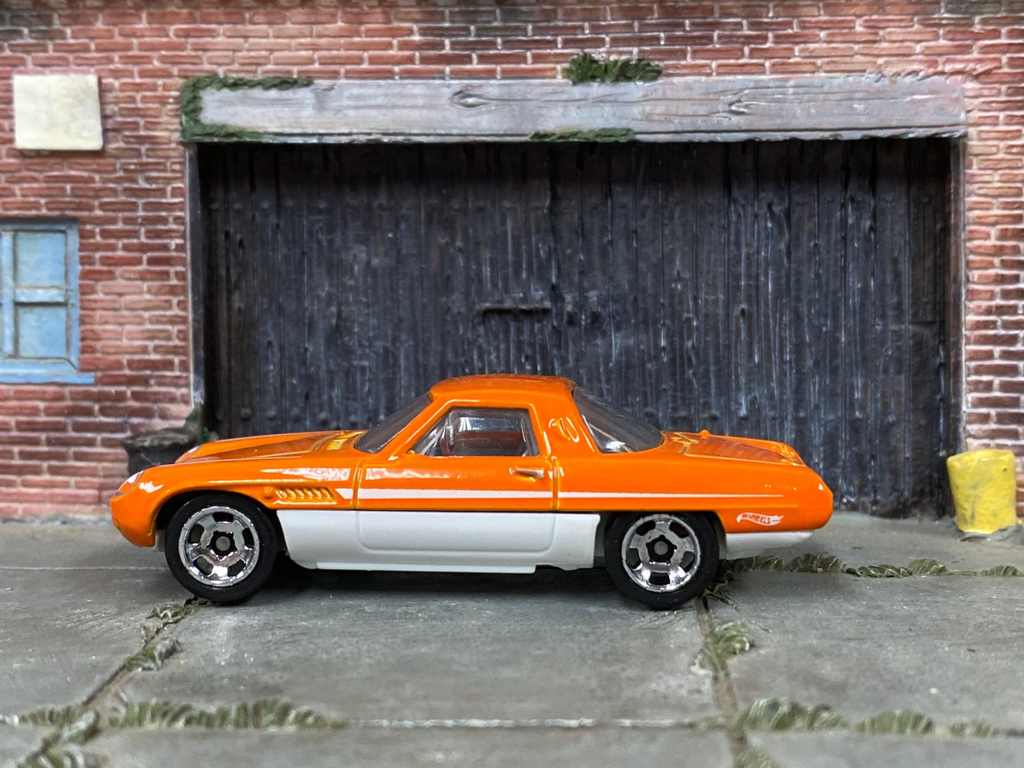 Loose Hot Wheels - 1968 Mazda Cosmo Sport - Orange and White
