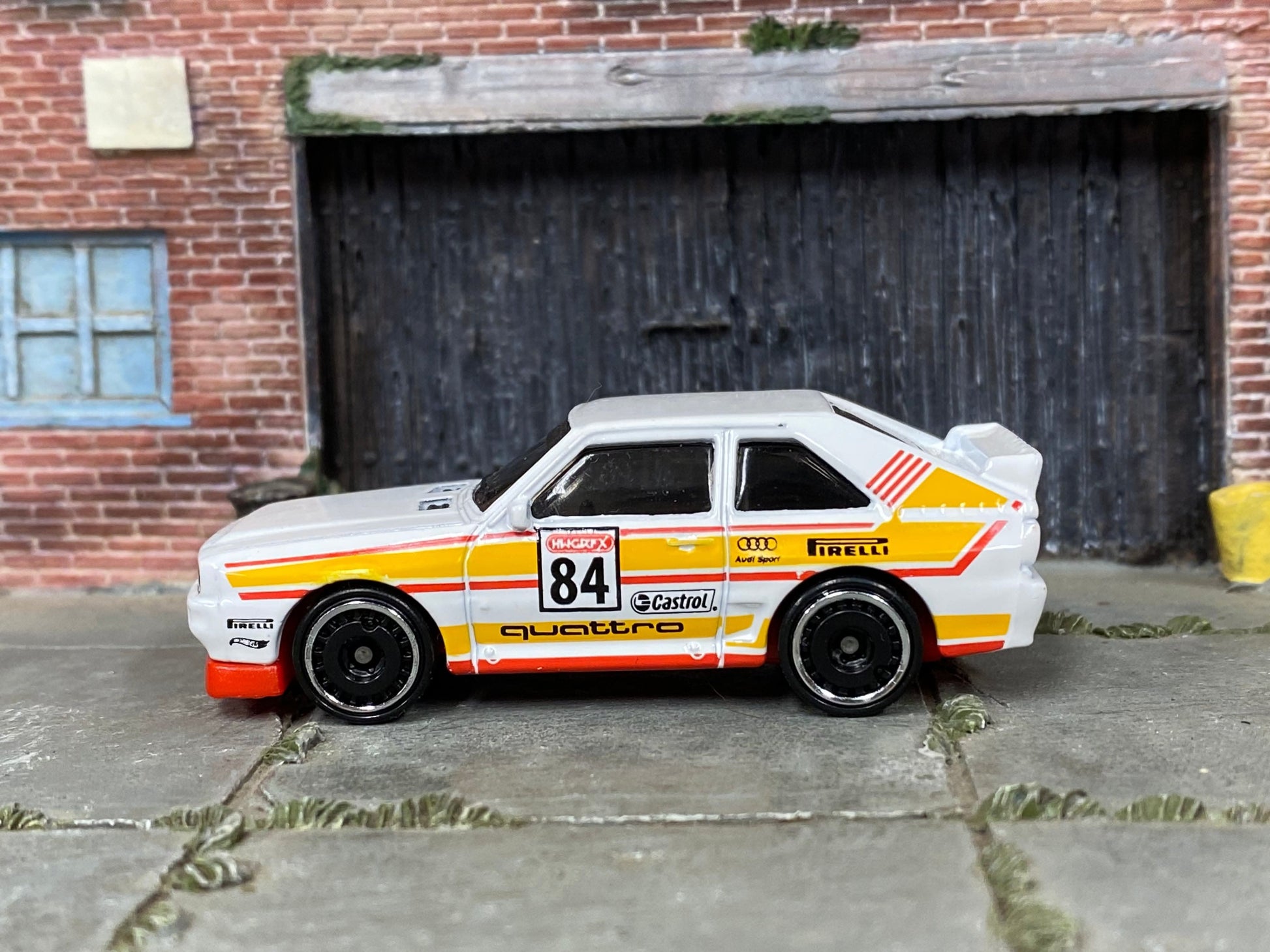 Loose Hot Wheels - 1984 Audi Sport Quattro - White and Yellow #84