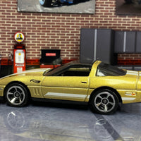 Loose Hot Wheels - 1984 Chevy Corvette - Gold and White