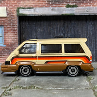 Loose Hot Wheels - 1986 Toyota Van - Brown and Tan