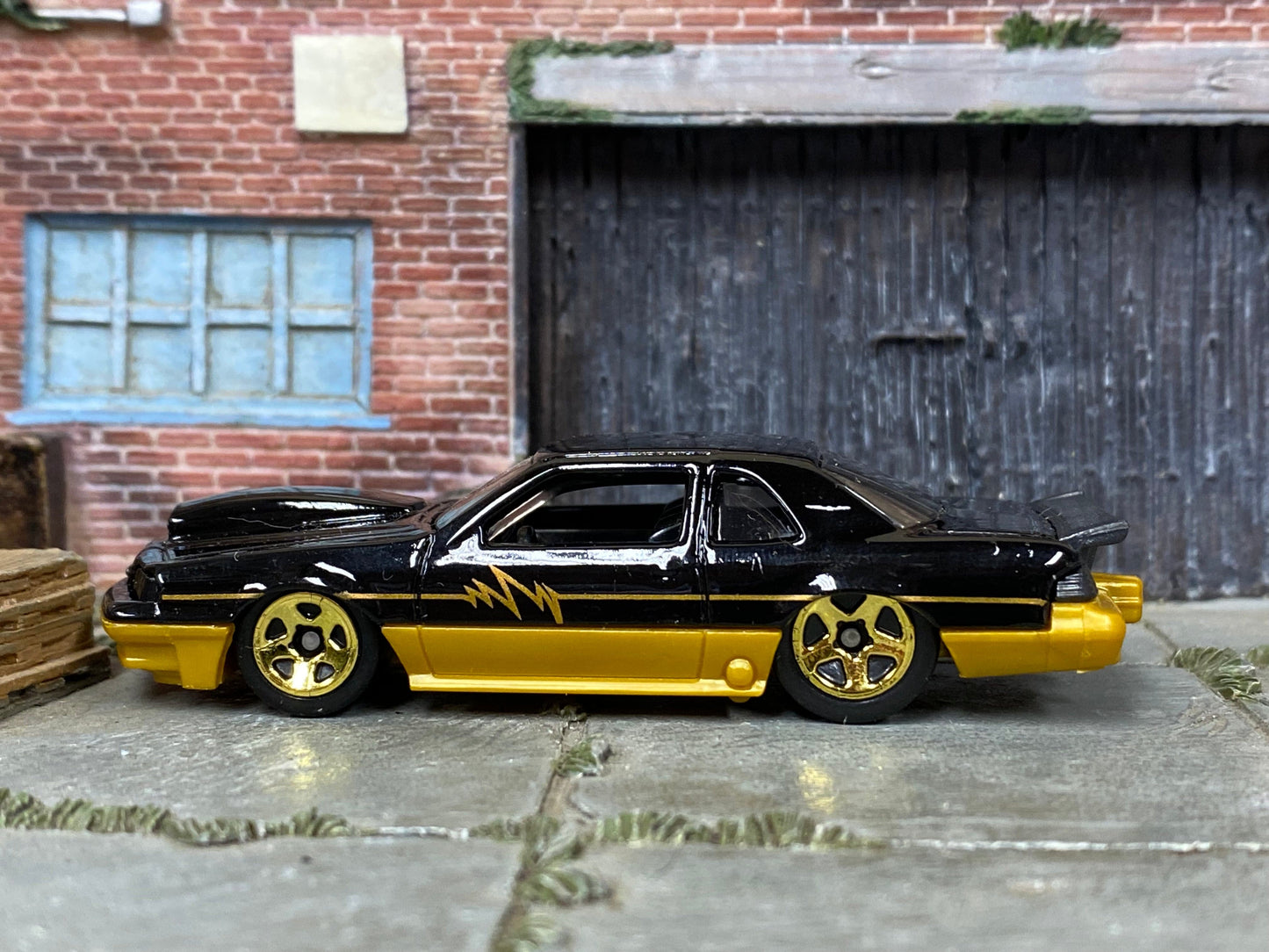 Loose Hot Wheels - 1988 Ford T-Bird Pro Stock Drag Car - Black and Gold