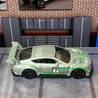 Loose Hot Wheels - 2018 Bentley Continental GT3 - Silver and Green 7