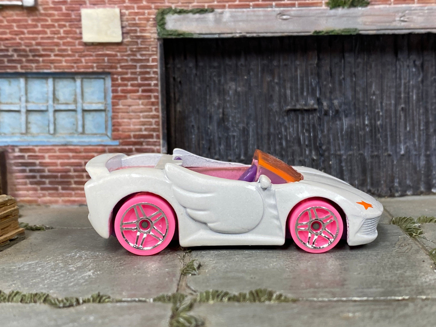 Loose Hot Wheels - Barbie Extra Toon'd - White, Purple and Pink