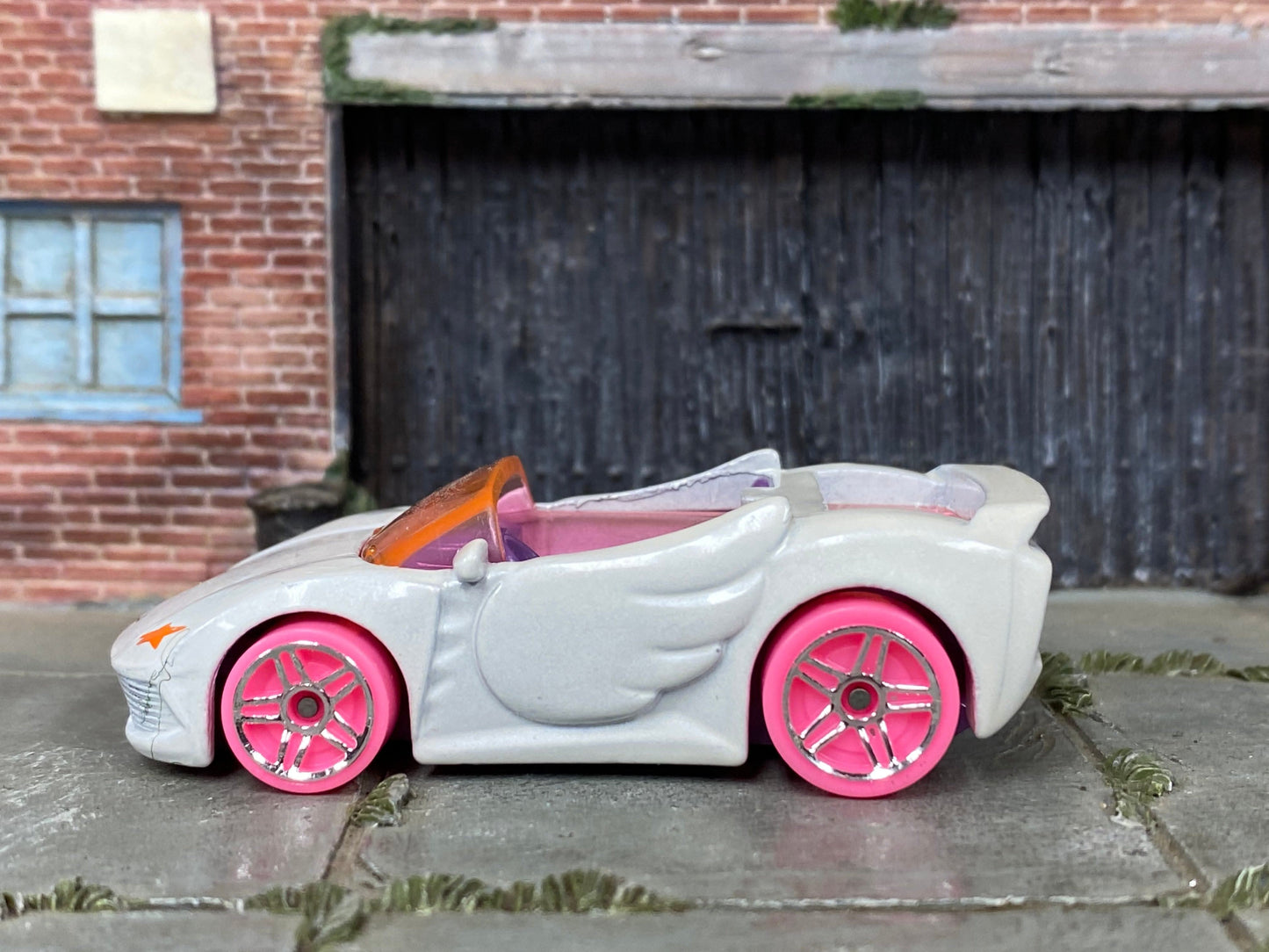 Loose Hot Wheels - Barbie Extra Toon'd - White, Purple and Pink