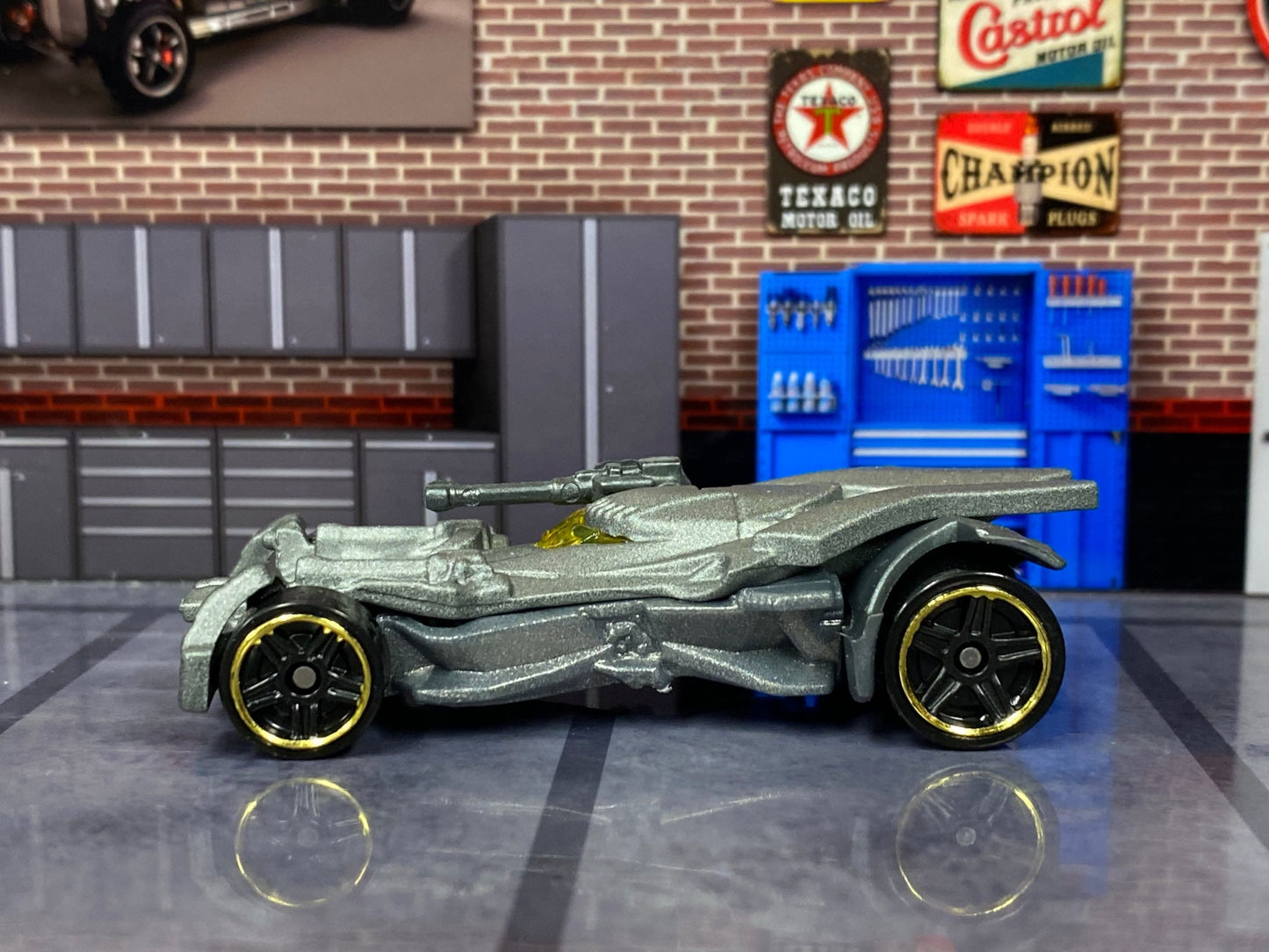 Loose Hot Wheels - Batman Batmobile Justice League - Gray