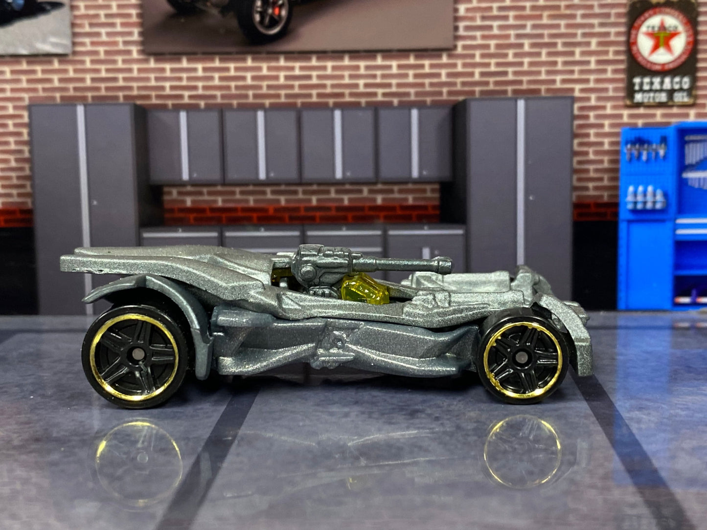 Loose Hot Wheels - Batman Batmobile Justice League - Gray