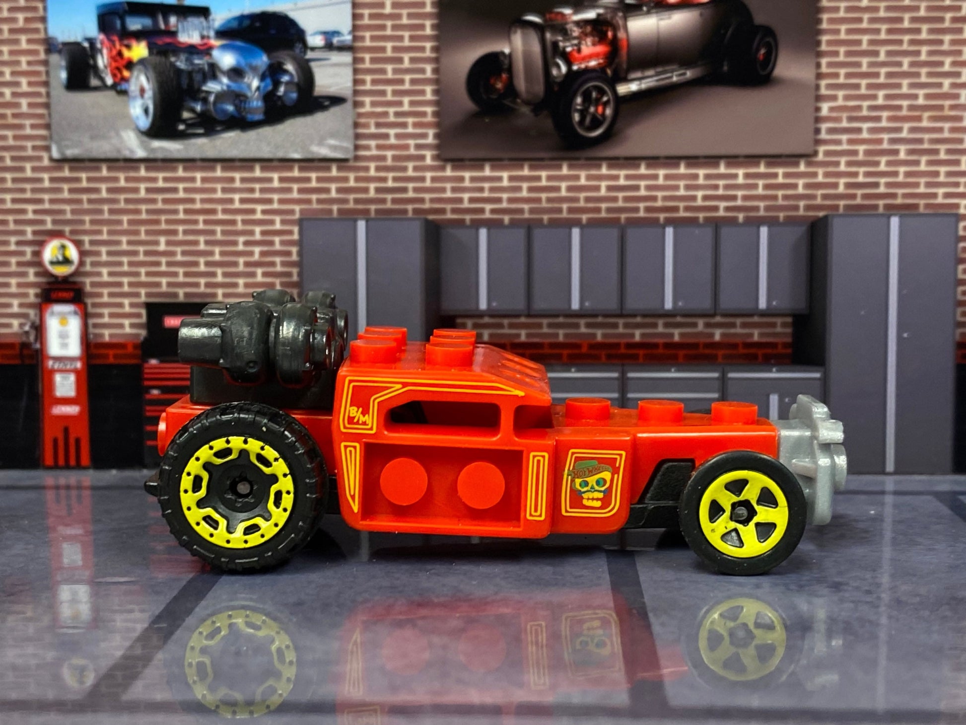 Loose Hot Wheels - Brick and Motor - Red and Yellow
