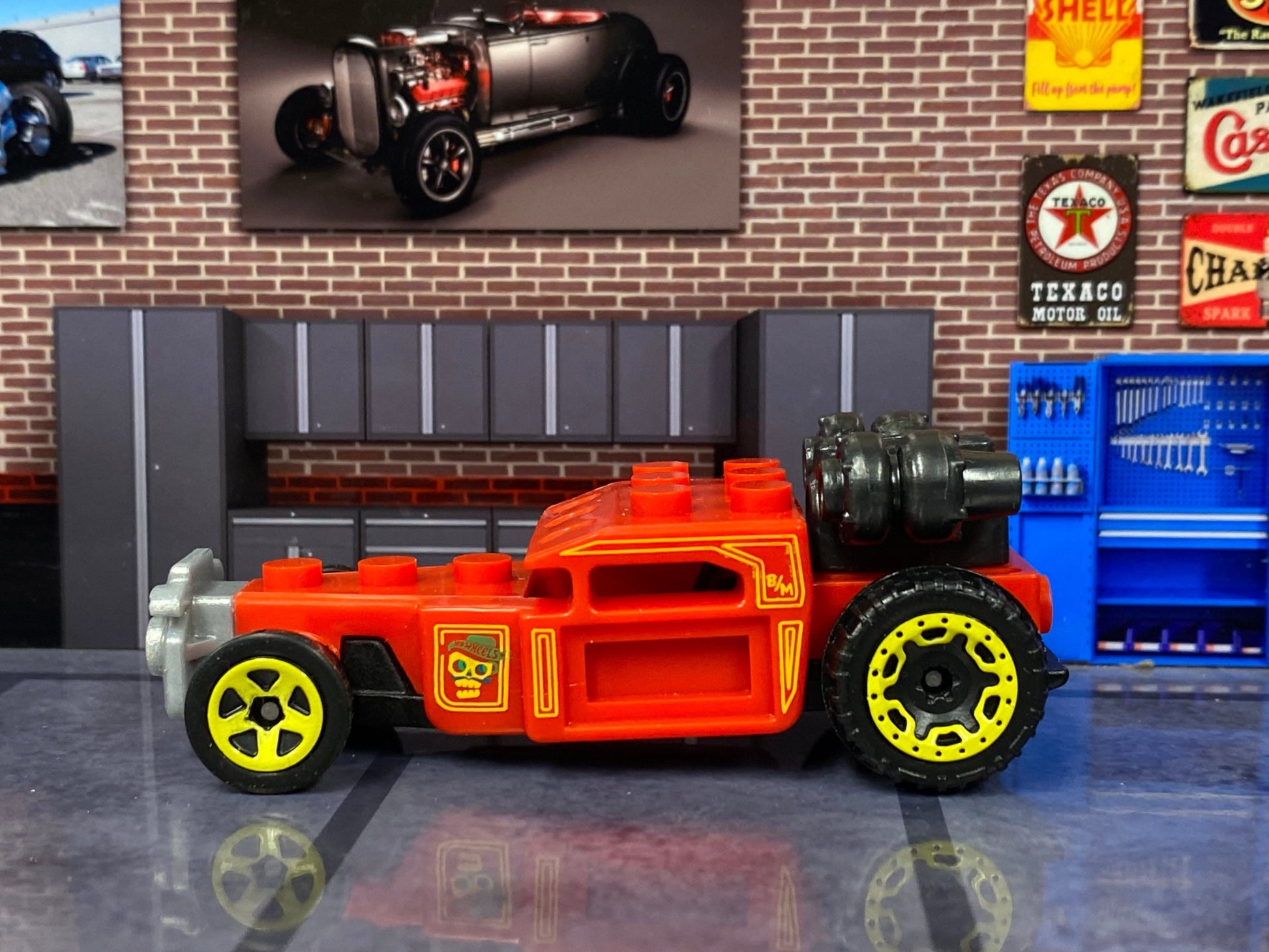 Loose Hot Wheels - Brick and Motor - Red and Yellow