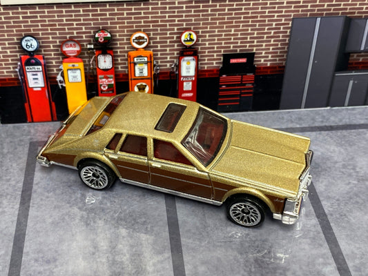 Loose Hot Wheels - Cadillac Seville - Gold Wood Grain
