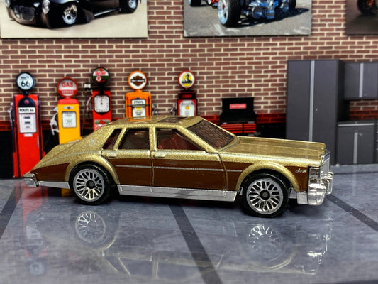 Loose Hot Wheels - Cadillac Seville - Gold Wood Grain