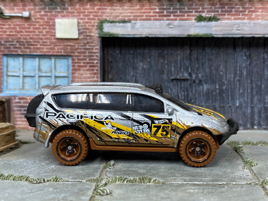 Loose Hot Wheels - Chrysler Pacifica - Silver, Yellow and Black