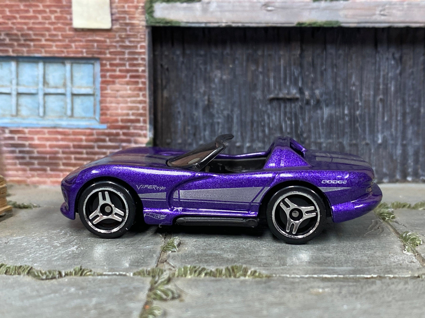 Loose Hot Wheels - Dodge Viper R/T 10 - Purple and Silver