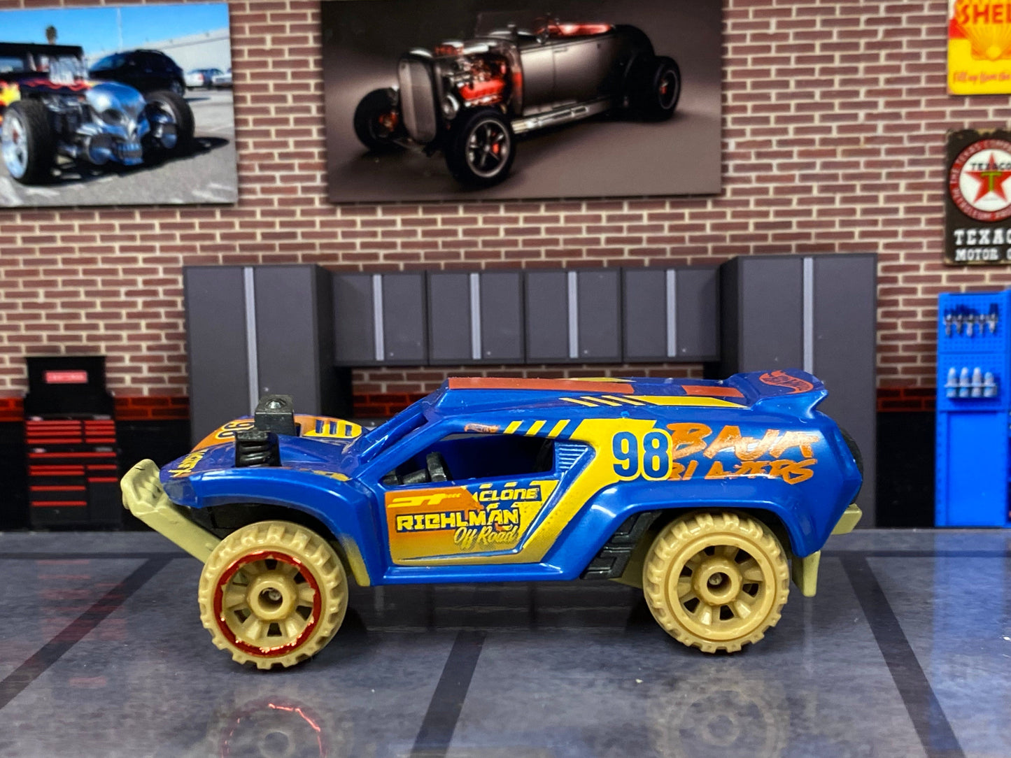 Loose Hot Wheels - Dune Crusher - Blue and Orang Baja Blazers
