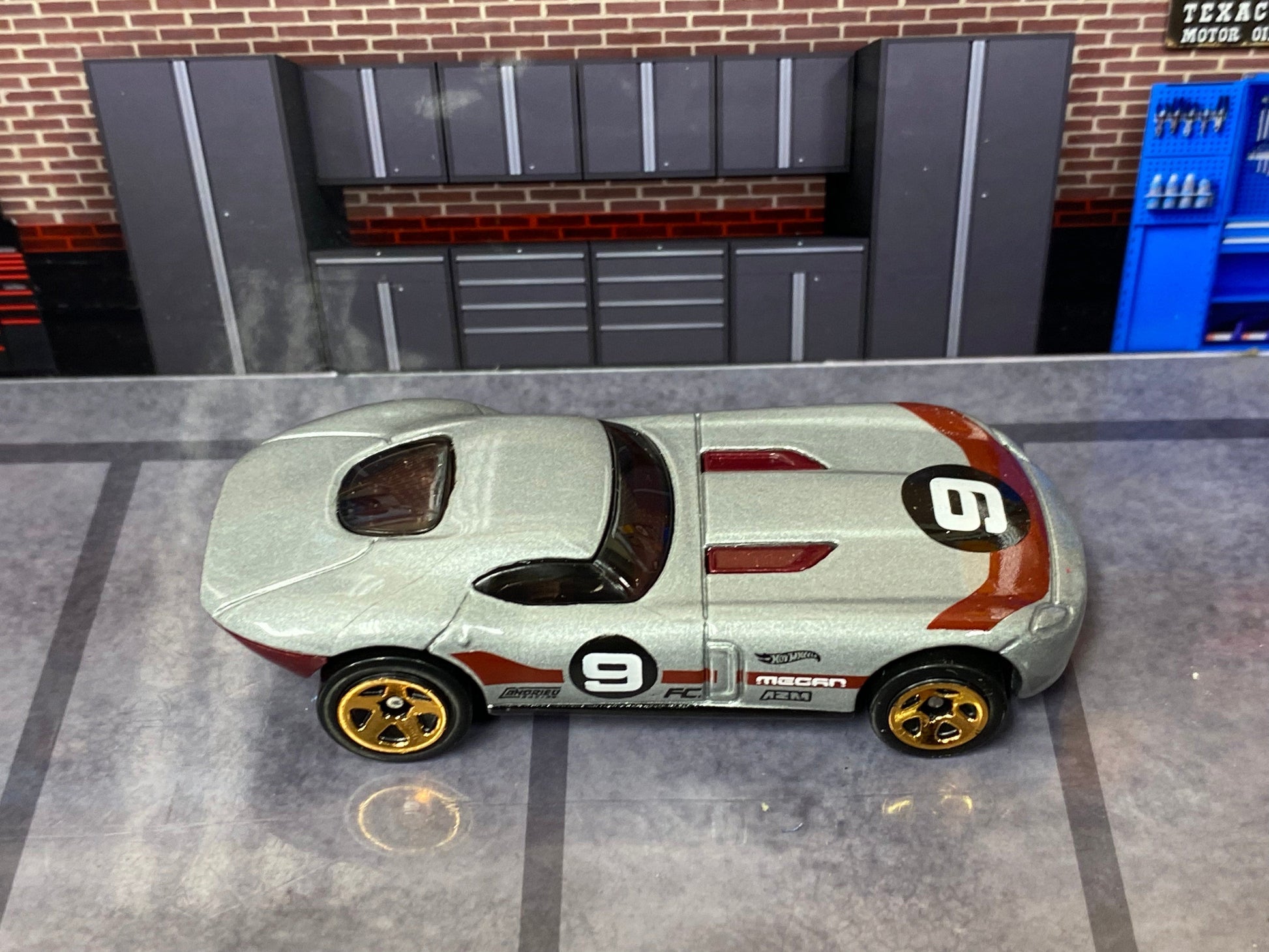 Loose Hot Wheels - Fast FeLion - Gray and Red 9