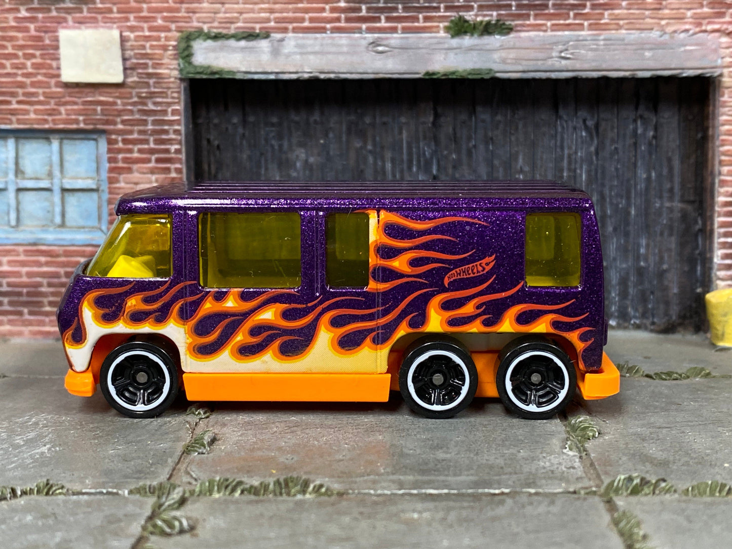Loose Hot Wheels - GMC Motor Home - Purple and Orange with Flames