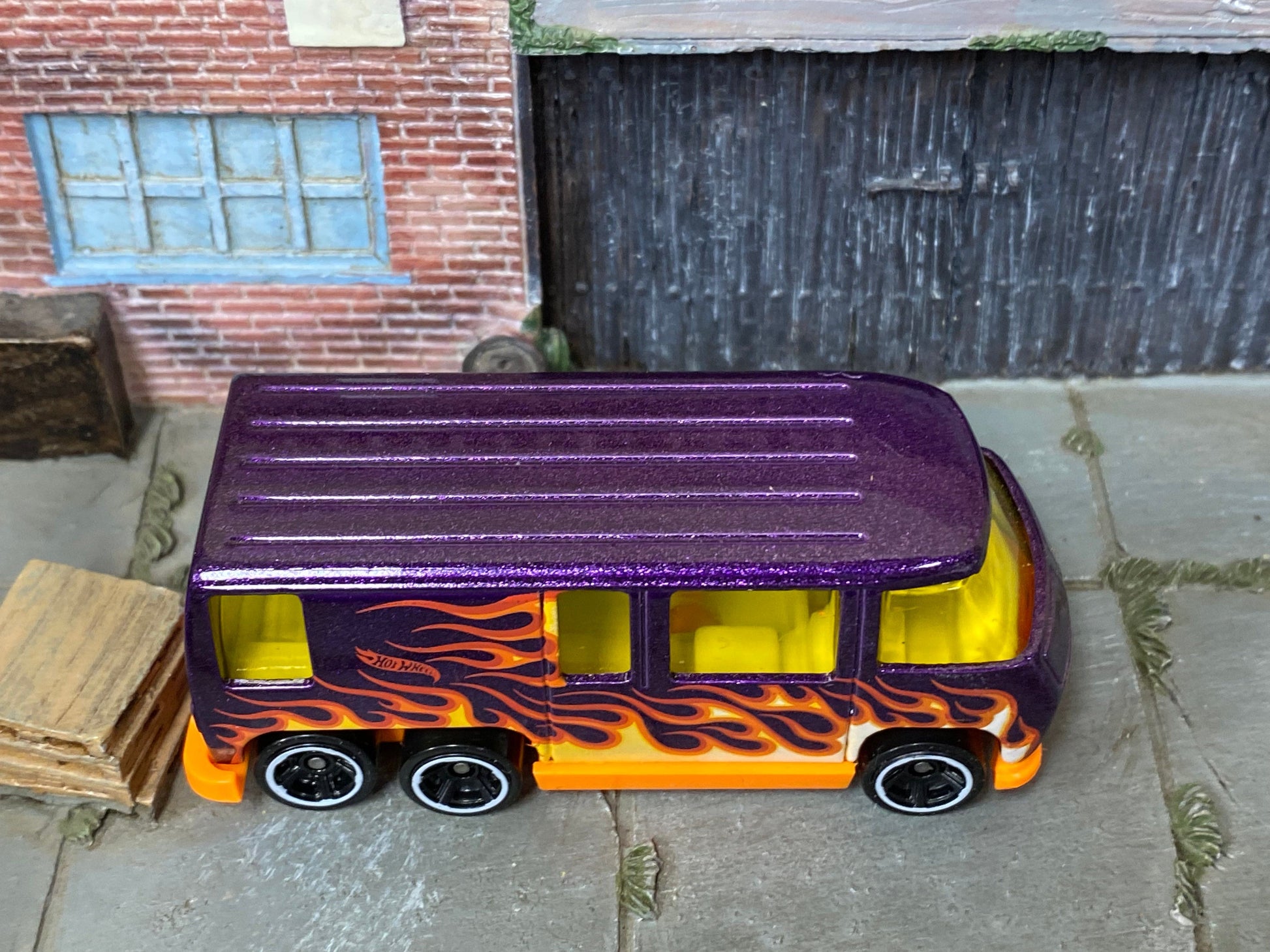 Loose Hot Wheels - GMC Motor Home - Purple and Orange with Flames