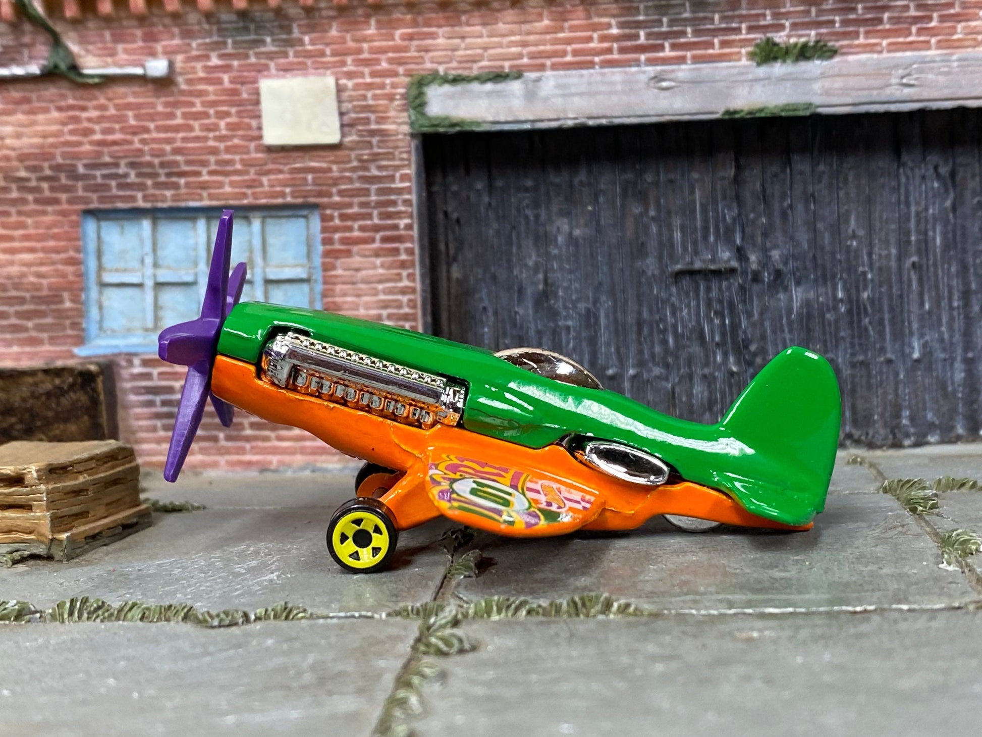Loose Hot Wheels - Mad Propz Airplane - Green, Range and Purple