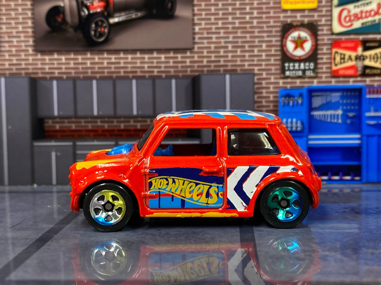 Loose Hot Wheels - Morris Mini - Red