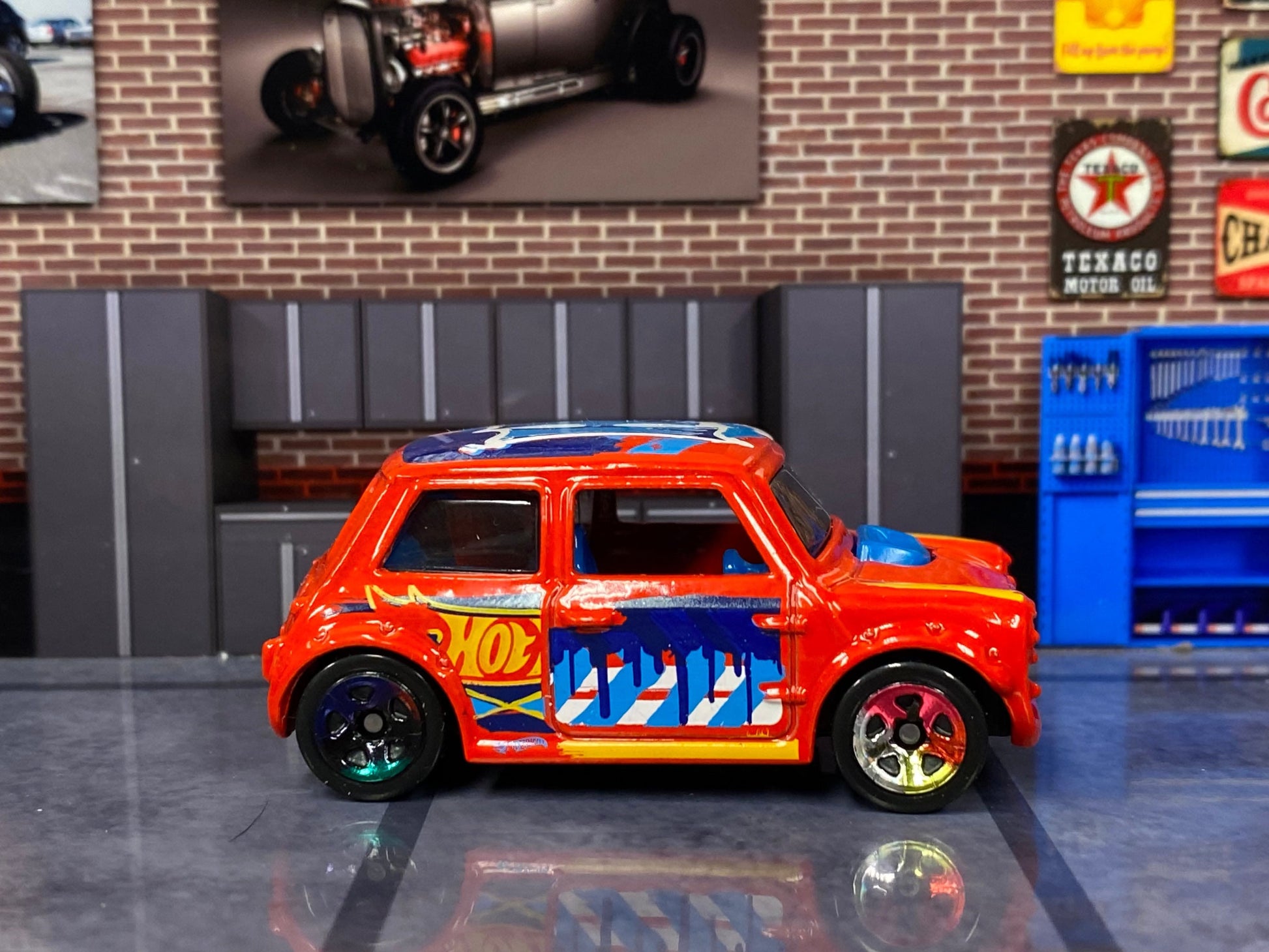 Loose Hot Wheels - Morris Mini - Red