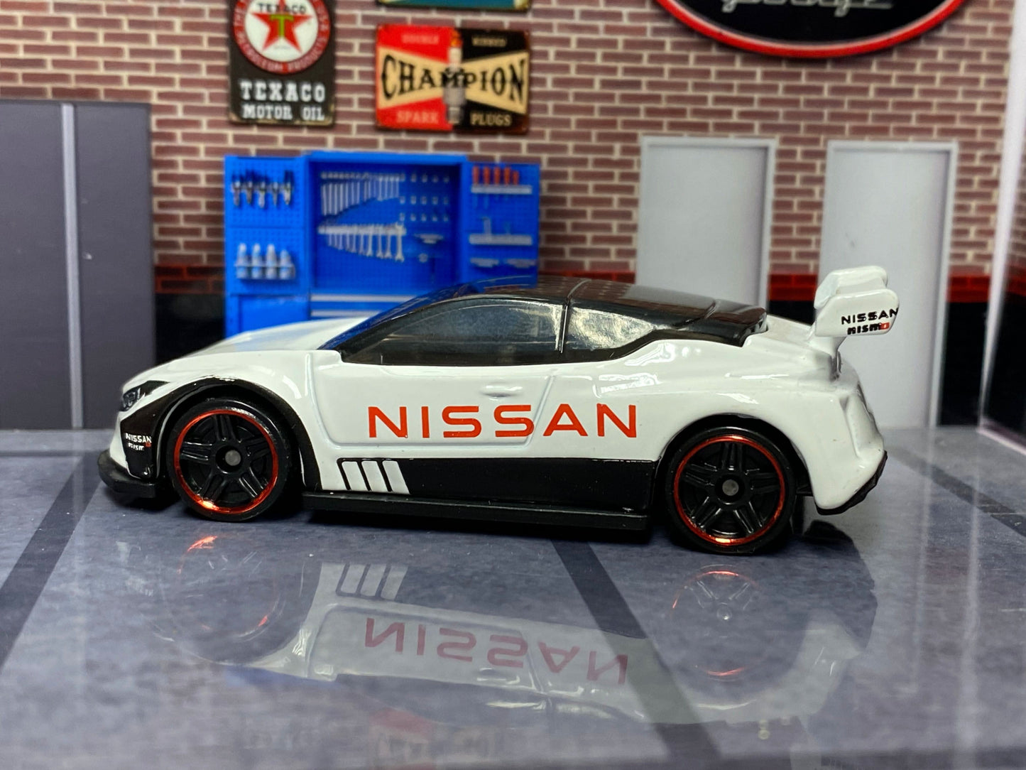 Loose Hot Wheels - Nissan Leaf Nismo RC02 - White and Black