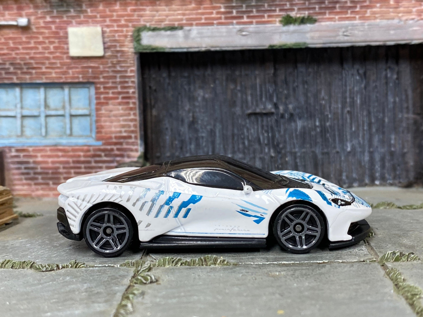 Loose Hot Wheels - Pininfarina Battista - White with Graphics