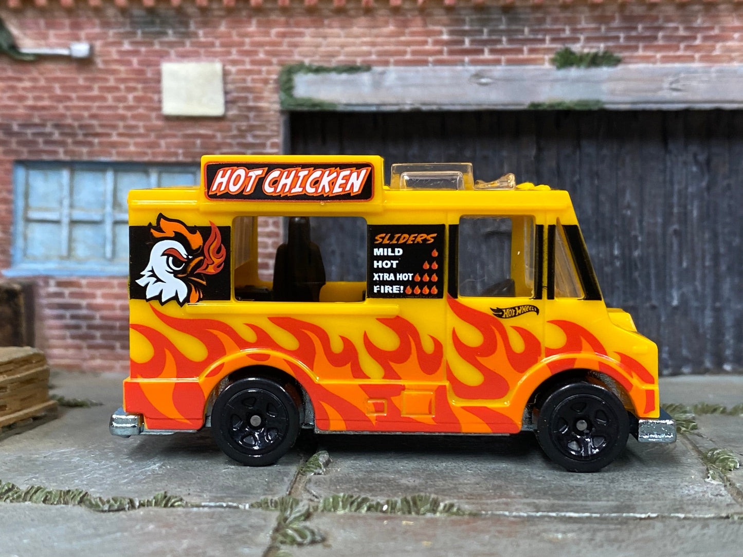 Loose Hot Wheels - Quick Bite Food Truck - Hot Chicken Yellow with Flames