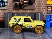 Loose Hot Wheels - Range Rover Classic - Yellow