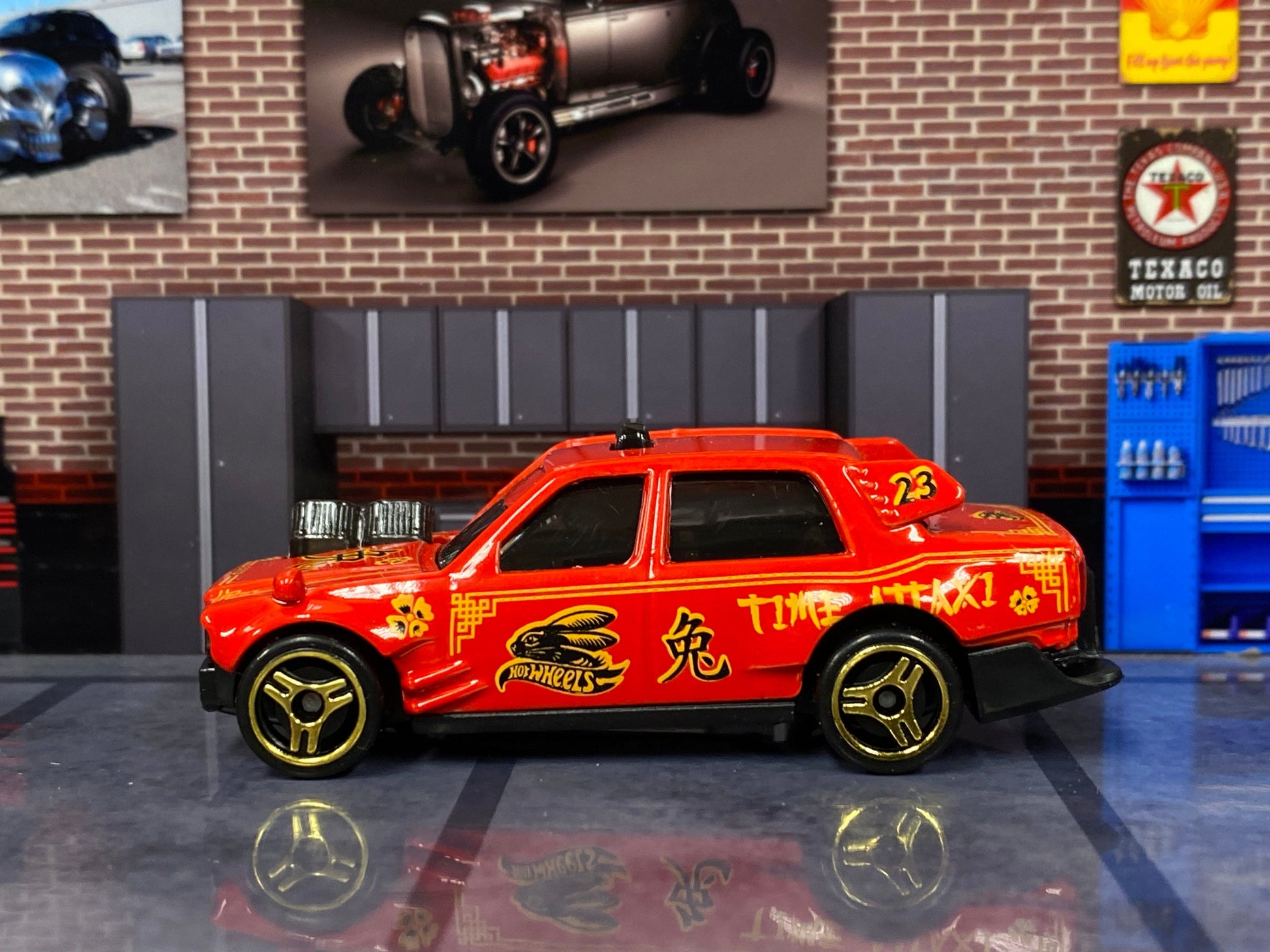 Loose Hot Wheels - Time Attaxi - Red, Yellow and Black