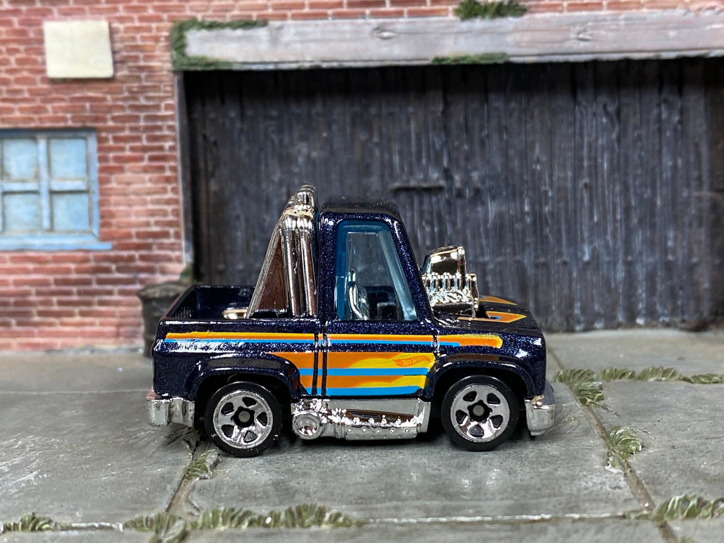 Loose Hot Wheels - Toon'd 1983 Chevy Silverado - Dark blue and Orange