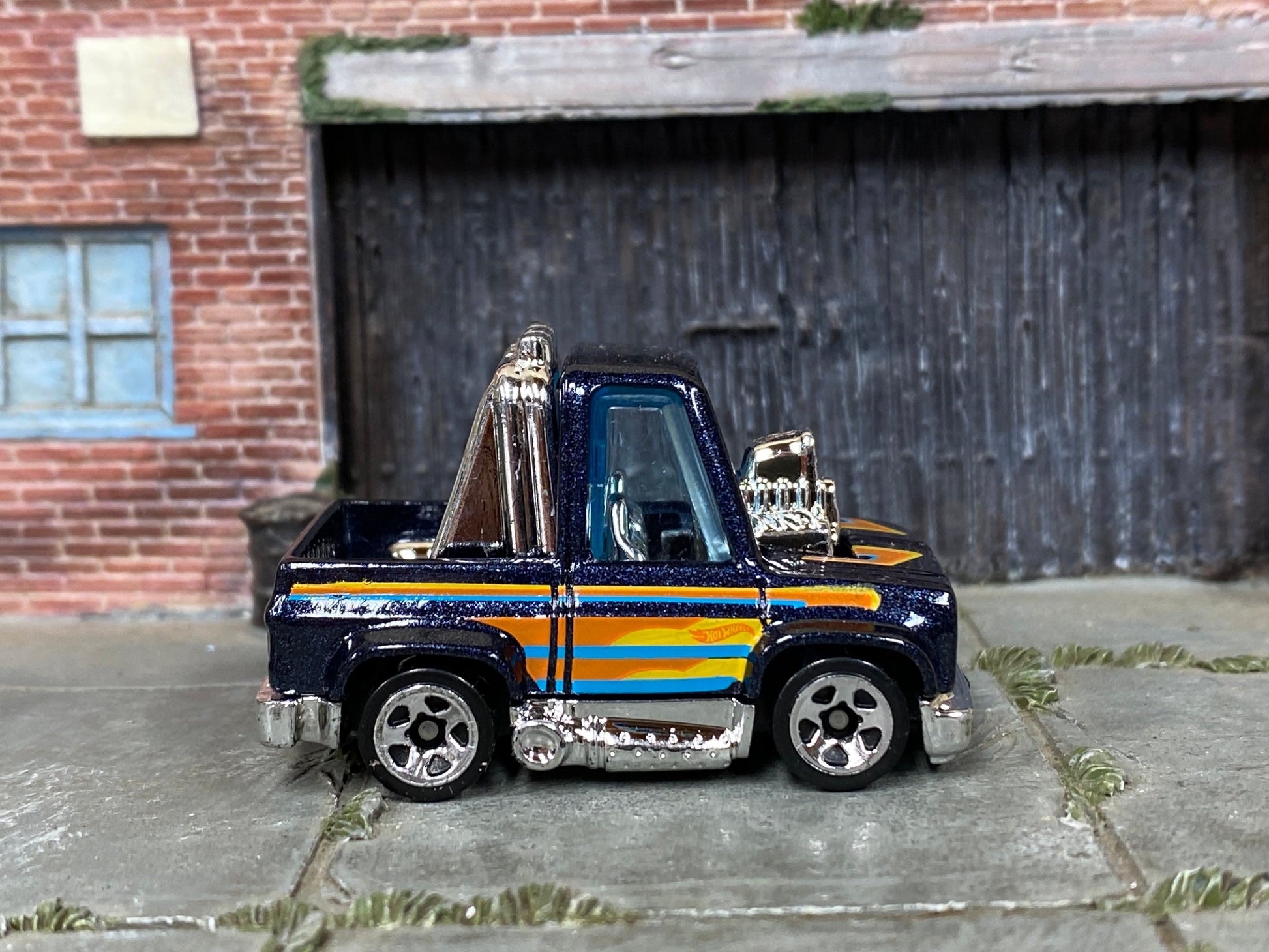 Loose Hot Wheels - Toon'd 1983 Chevy Silverado - Dark blue and Orange