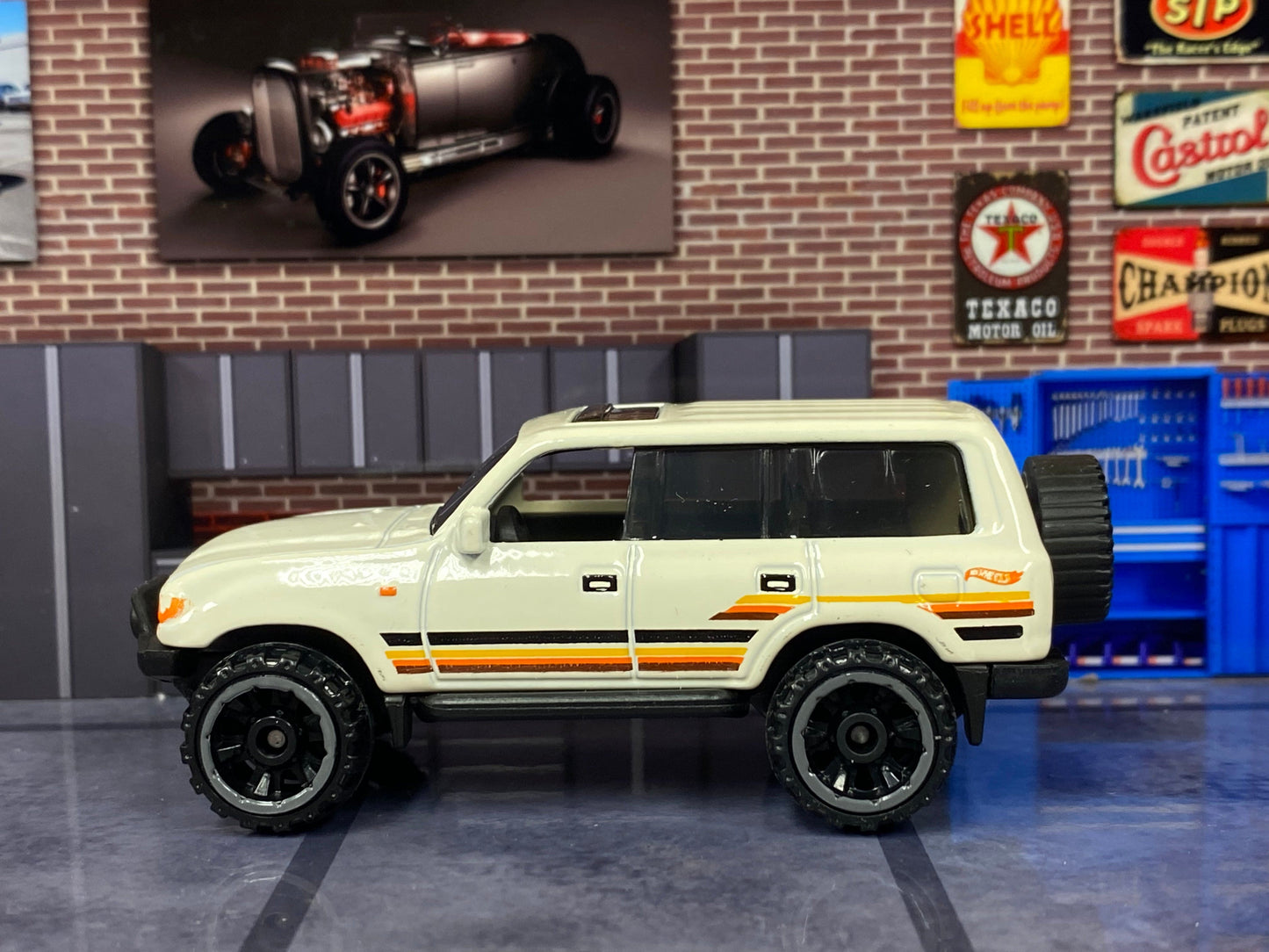 Loose Hot Wheels - Toyota Land Cruiser 80 - White, Orange and Black