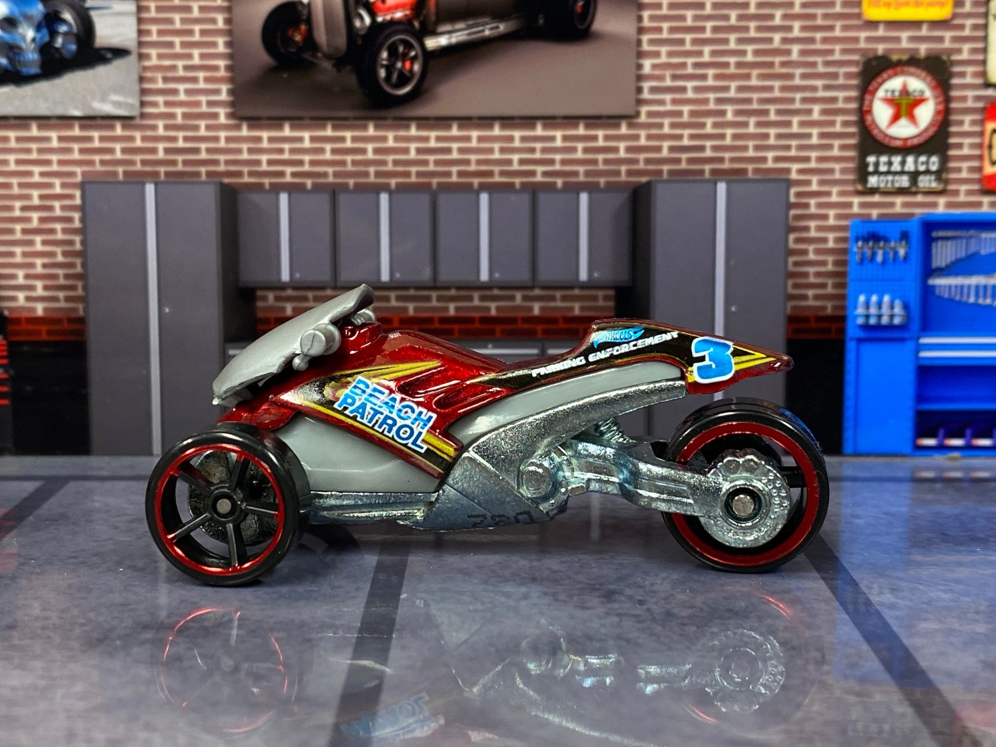 Loose Hot Wheels - Tri & Stop Me Trike - Red and Silver Beach Patrol