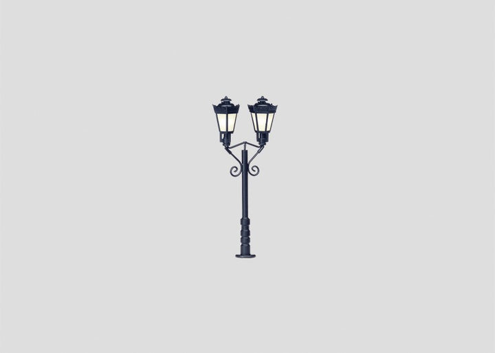 Märklin 72805 HO scale double park light with two lanterns on a black decorative post